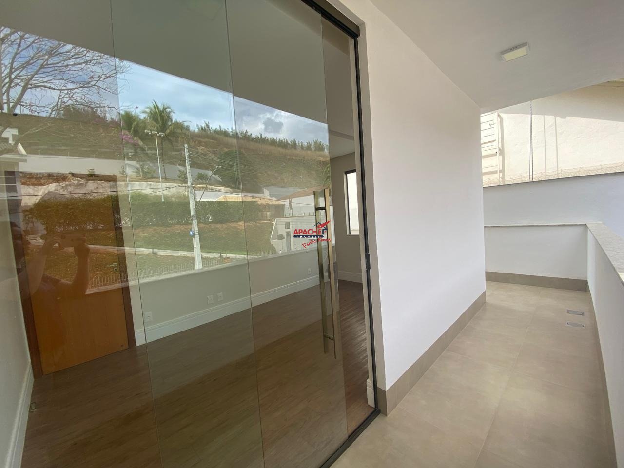 Imagem da propriedade APA8675 8