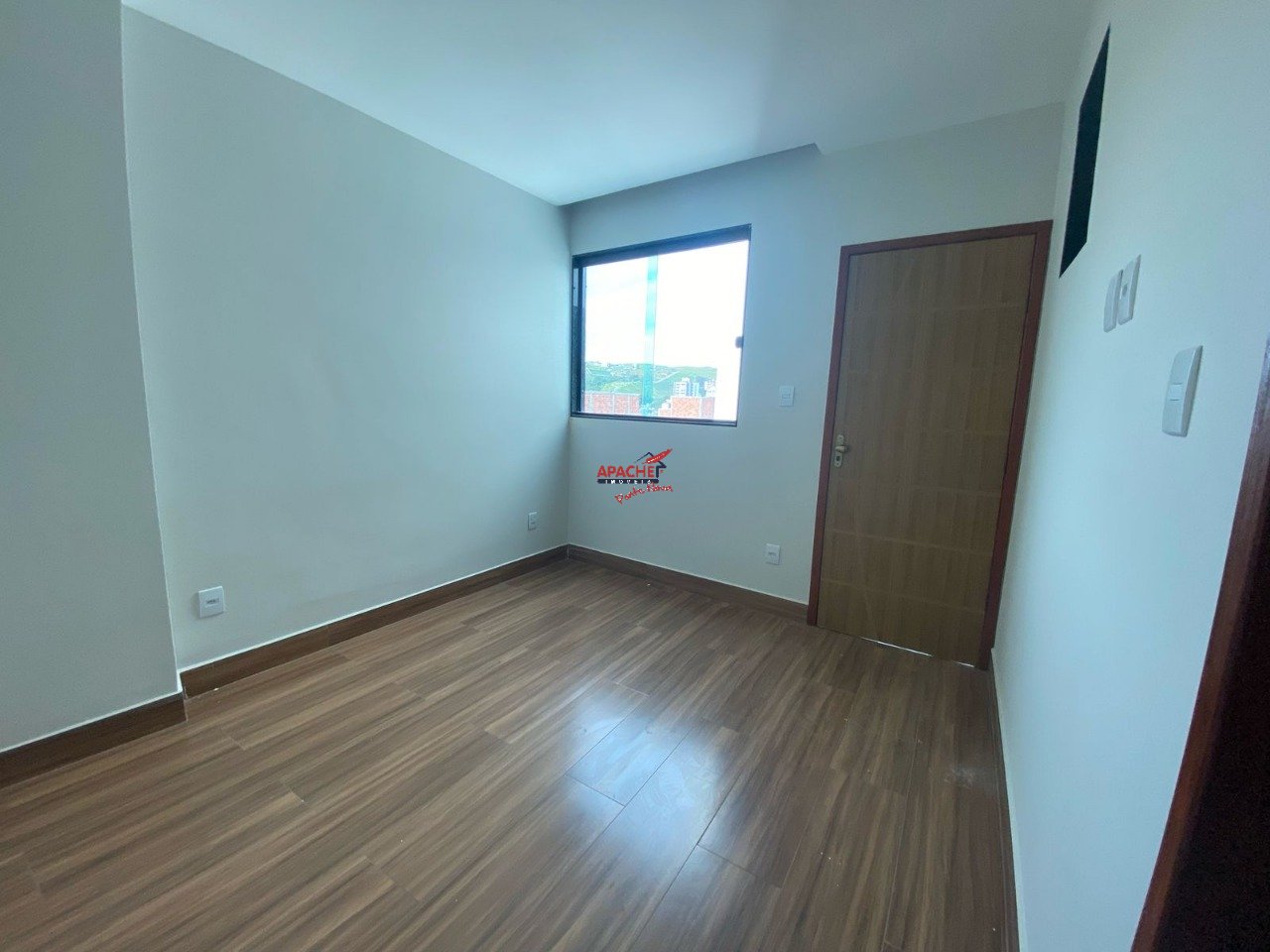 Imagem da propriedade APA8809 8